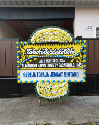 Papan Bunga Duka di Wainitu